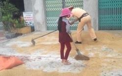 CSGT Bac Ninh giup dan don lua truoc con mua hinh anh