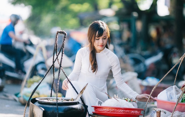 thieu nu ben ganh bun rong anh 1