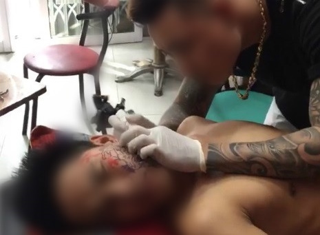 Chàng trai Long An xăm lên mặt vì thất tình ảnh 2 Chang trai Long An xam len mat vi that tinh anh 2