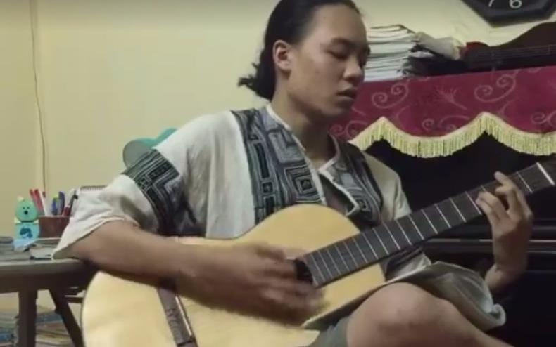Nam sinh the hien ca khuc 'Song' hinh anh