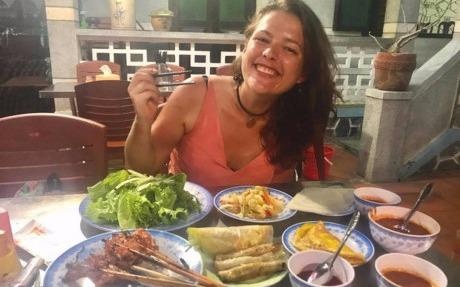 Nu du khach bi mat trom xe dap: 'Toi se den Viet Nam lam viec' hinh anh