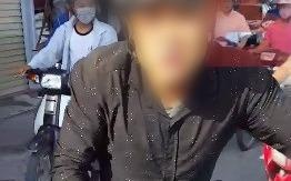 Chang trai duoi theo nguoi gay tai nan giao thong hinh anh
