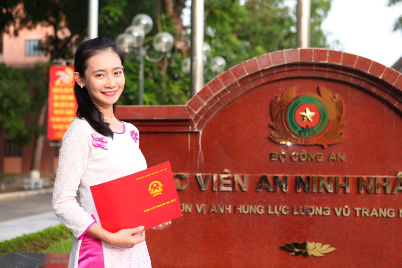 Nu thu khoa Hoc vien An ninh chua yeu anh 6