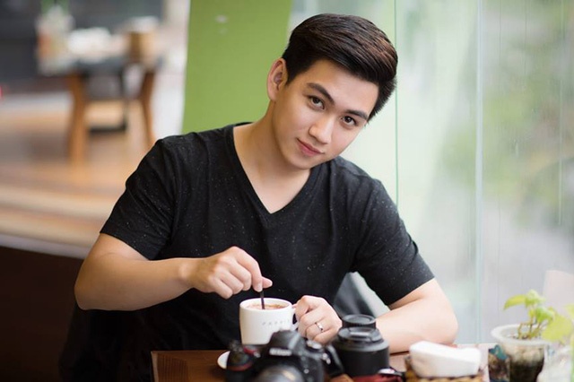 hot boy kinh te dam me nhiep anh anh 1