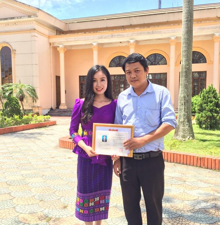 Nữ sinh Lào xinh đẹp giỏi tiếng Việt ảnh 4 Nu sinh Lao xinh dep gioi tieng Viet anh 4