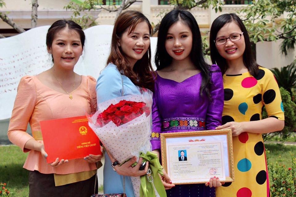 Nữ sinh Lào xinh đẹp giỏi tiếng Việt ảnh 8 Nu sinh Lao xinh dep gioi tieng Viet anh 8