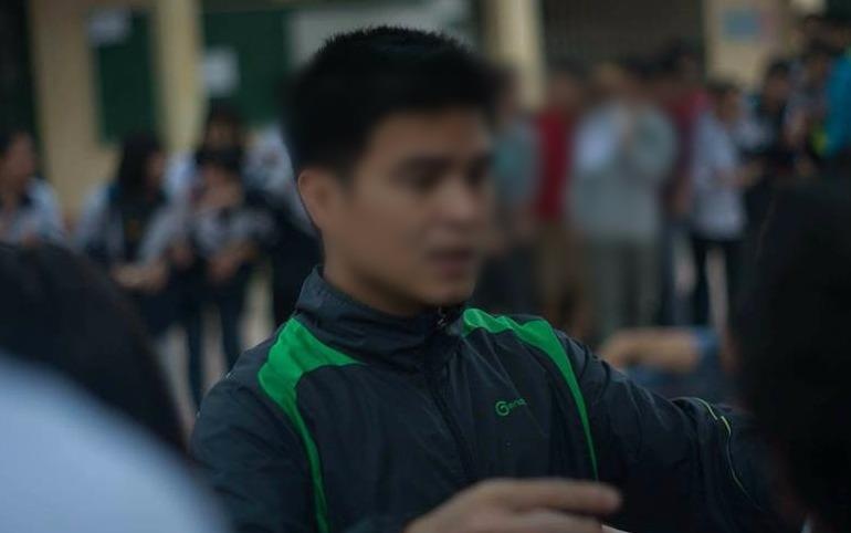 Nhieu the he hoc tro vieng thay giao tre qua doi vi tai nan giao thong hinh anh