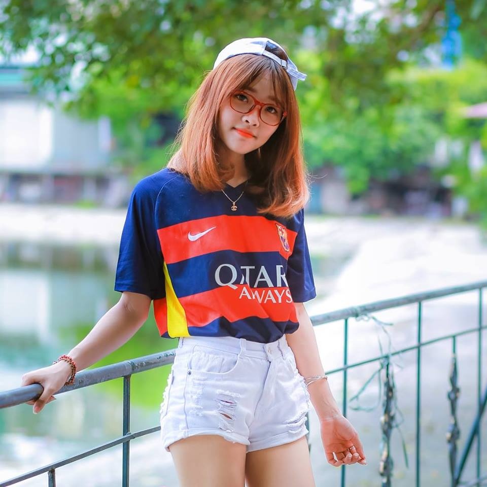 fan Barcelona xinh đẹp vẽ Messi ảnh 2 fan Barcelona xinh dep ve Messi anh 2