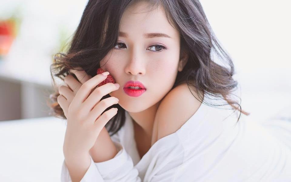 Hoa khoi DH Kinh te Quoc dan vua xinh dep vua hoc gioi hinh anh