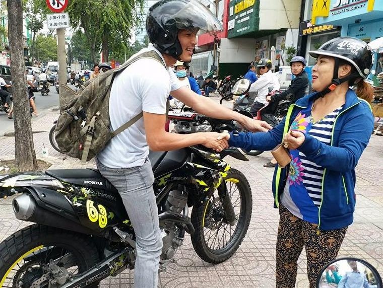 Cong an bat cuop tren pho Sai Gon hinh anh