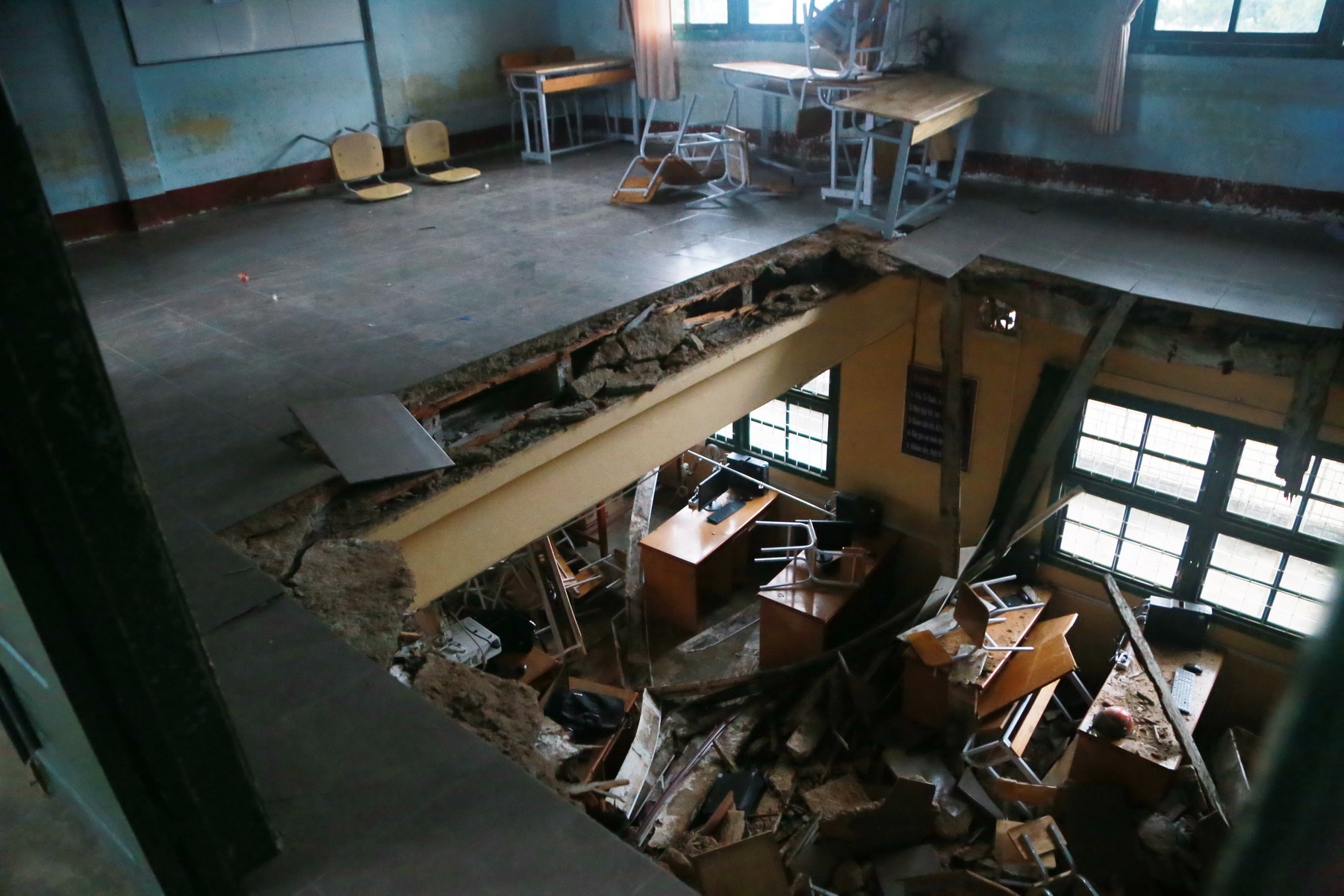 sap tran 10 hoc sinh bi thuong anh 1