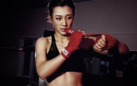 'Hoa khoi boxing' binh luan tran dau ty do cua Mayweather la ai? hinh anh