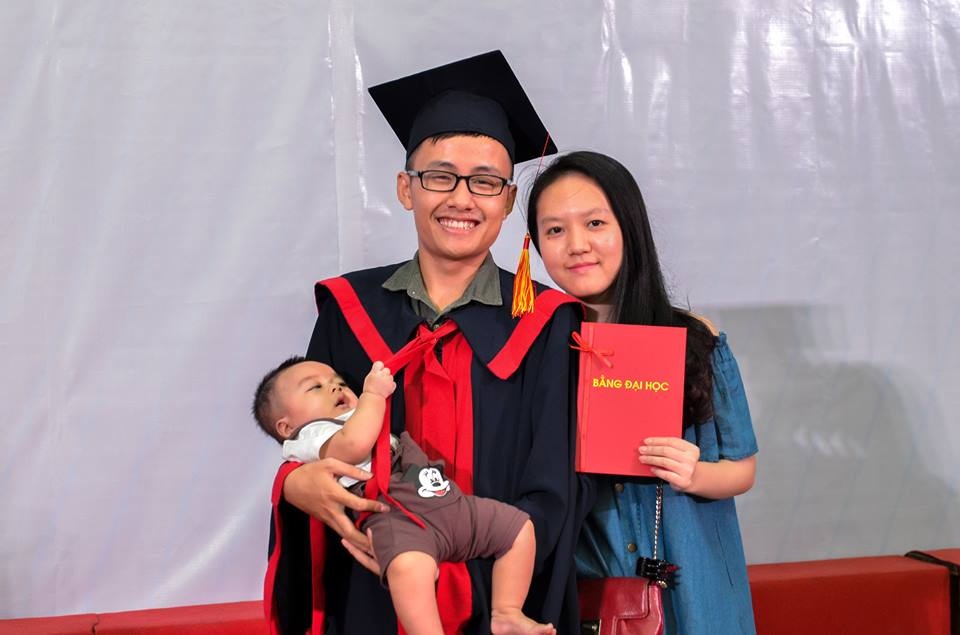 nhận bằng tốt nghiệp bên vợ con ảnh 3 nhan bang tot nghiep ben vo con anh 3