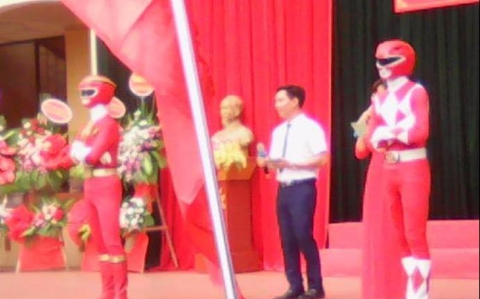 Tiet muc sieu nhan Gao bieu dien trong le khai giang hinh anh