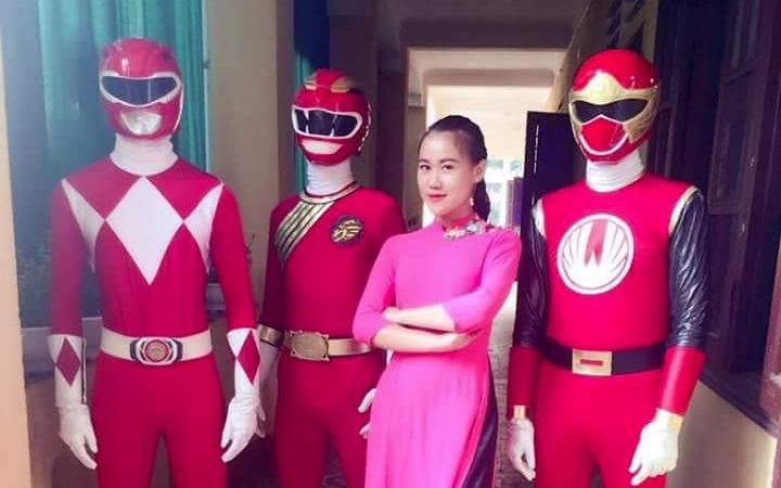 Hoc sinh thich thu khi sieu nhan xuat hien trong le khai giang hinh anh