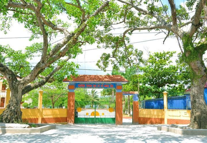 kỷ luật hiệu trưởng vì lạm thu ảnh 2 ky luat hieu truong vi lam thu anh 2