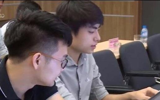 Chang IT xuat hien tren thoi su VTV khoa Facebook vi so noi tieng hinh anh