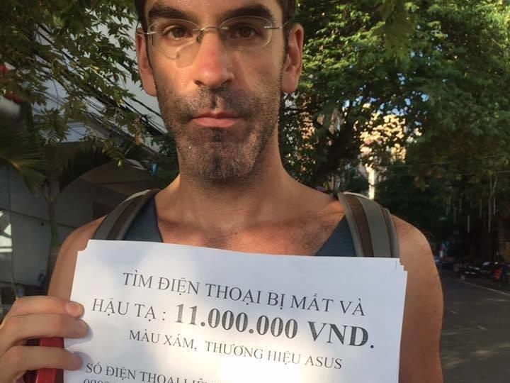 Du khach My hau ta 11 trieu cho ai tim thay dien thoai bi mat o Cat Ba hinh anh