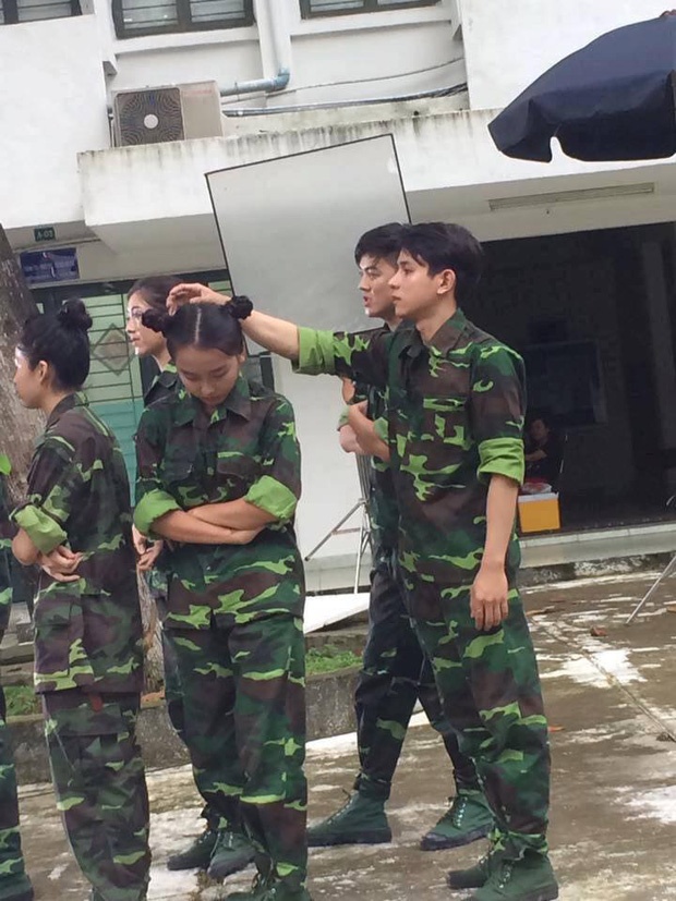 9X diện áo lính được chú ý hơn cả Sơn Tùng ảnh 2 9X dien ao linh duoc chu y hon ca Son Tung anh 2