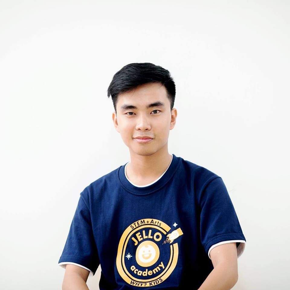 9X so huu 1900 cuon truyen tranh anh 2