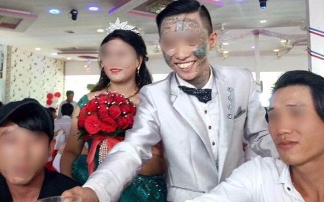 Chu re xam day mat gay xon xao trong dam cuoi hinh anh
