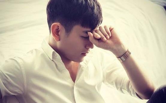 Vu Duy choi guitar hinh anh