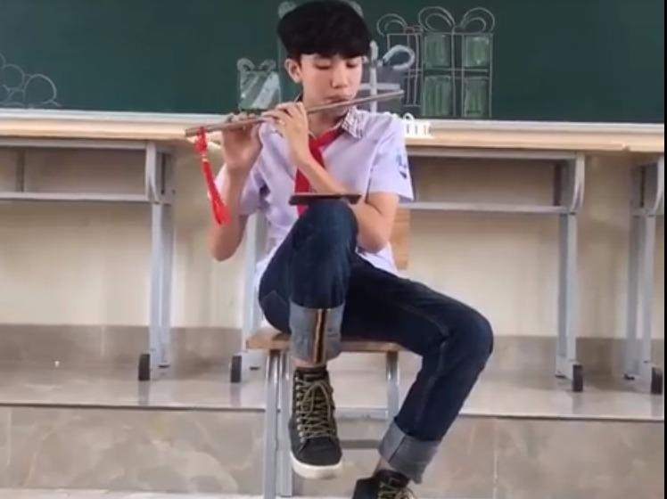 Man cover 'Em gai mua' hinh anh