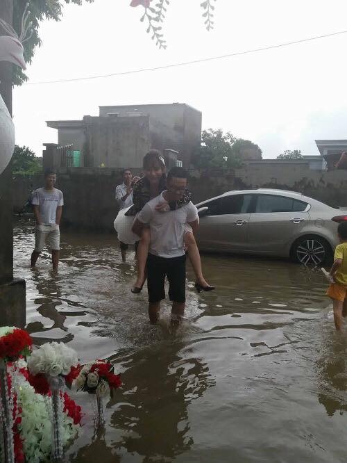 chú rể dùng thuyền rước dâu ảnh 3 chu re dung thuyen ruoc dau anh 3