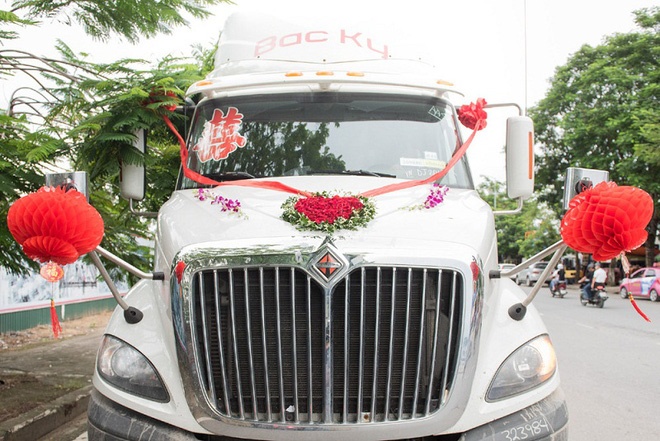 Đám hỏi bằng dàn xe đầu kéo  ảnh 2 Dam hoi bang dan xe dau keo anh 2
