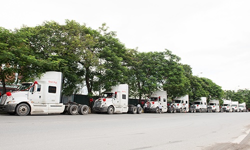 Đám hỏi bằng dàn xe đầu kéo  ảnh 3 Dam hoi bang dan xe dau keo anh 3