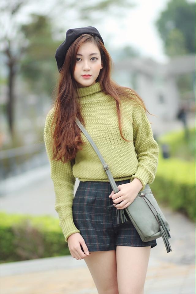 mặc váy ngắn lộ hình xăm nơi làm việc ảnh 3 mac vay ngan lo hinh xam noi lam viec anh 3