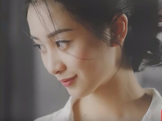 MV 'Cham khe tim anh mot chut thoi' hinh anh