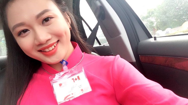 nu sinh tang hoa cho ong Tap Can Binh anh 7