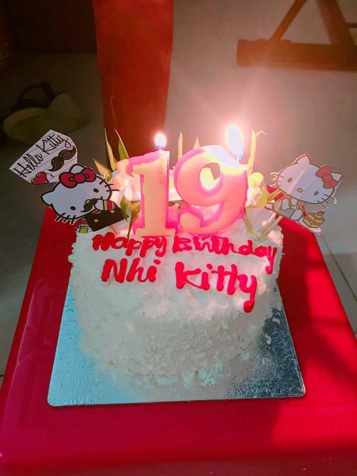 Co nang fan cuong Hello Kitty anh 5