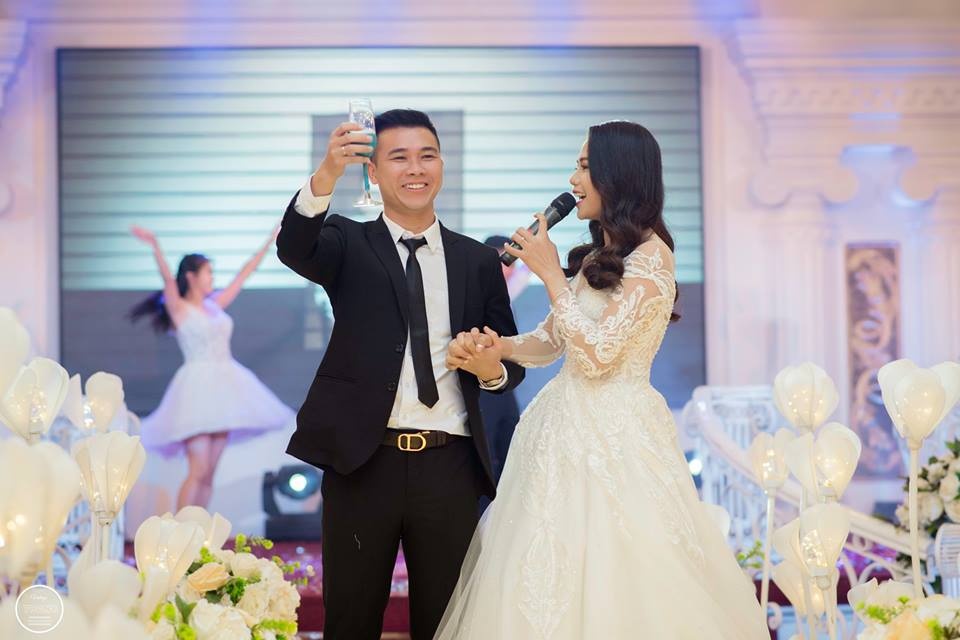 Phuong Thao hat trong ngay cuoi hinh anh