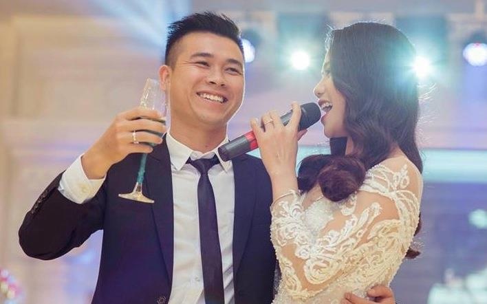 Vo xinh dep, hat hay cua cau thu Pham The Nhat hinh anh