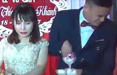 Tinh huong hai huoc trong dam cuoi hinh anh