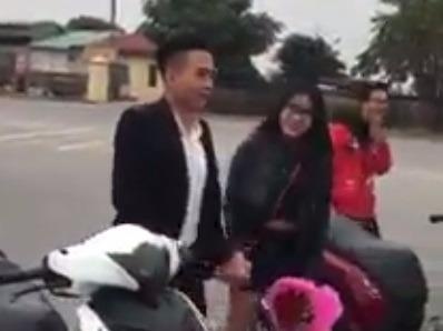 Chang trai to tinh bang xe SH hinh anh