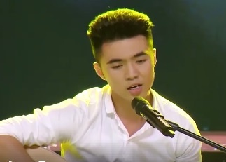 Chang trai to tinh voi co gai hon 8 tuoi hinh anh