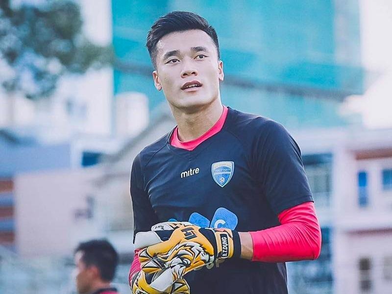 Dan mang tim kiem thu mon Bui Tien Dung sau tran thang lich su hinh anh