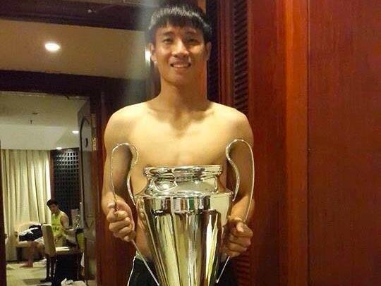 Tien Dung chia se sau tran dau hinh anh