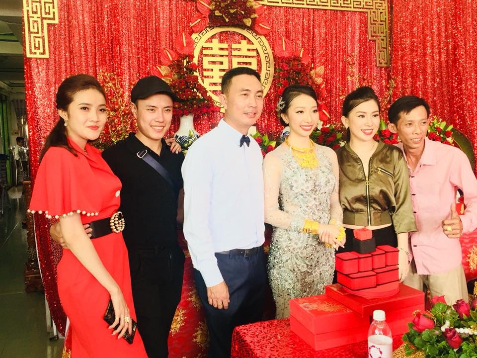 cô dâu Hậu Giang đeo hơn 1 kg vàng ảnh 1 co dau Hau Giang deo hon 1 kg vang anh 1