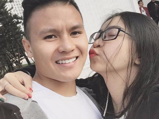 Ban gai Quang Hai chuc nguoi yeu thanh cong trong tran chung ket hinh anh