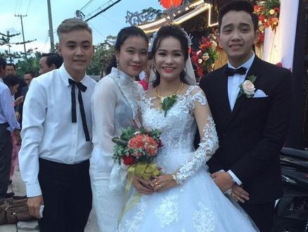 Chu re Ca Mau 'khoc nhu mua' trong dam cuoi hinh anh