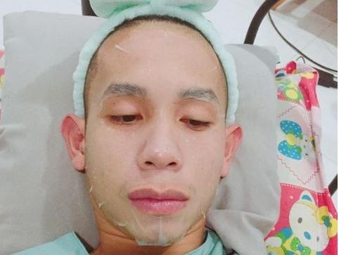 Tien ve Hong Duy truoc gio bong lan van dang anh ban son? hinh anh