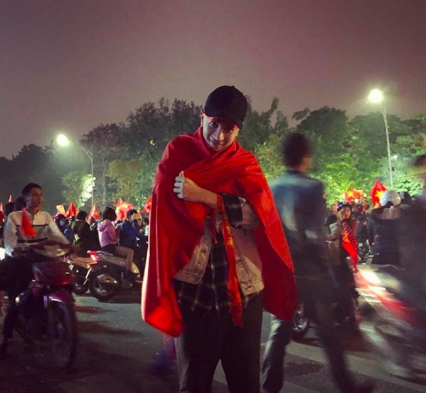 Phi Ngoc Hung hon co gai la anh 3