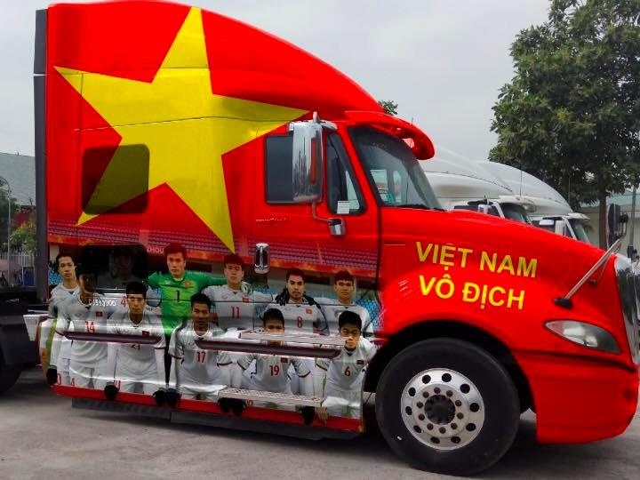 Xe tai hang nang co vu U23 Viet Nam truoc them chung ket hinh anh