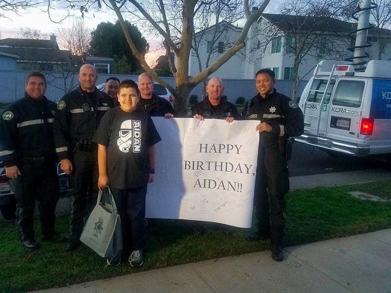 Cau be tu ky duoc nhan 1.500 tam thiep sinh nhat tu mang xa hoi hinh anh