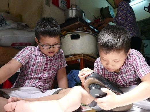 Cai ket am long cho cap vo chong ban ve so nuoi 2 con bai nao hinh anh