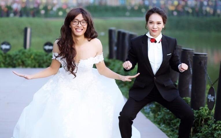 Anh cuoi hoan doi vi tri hai huoc cua doi tre Ha thanh hinh anh